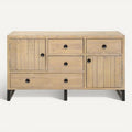 **Technische titel in het Nederlands: Houten Dressoir met Zwarte Handgrepen**